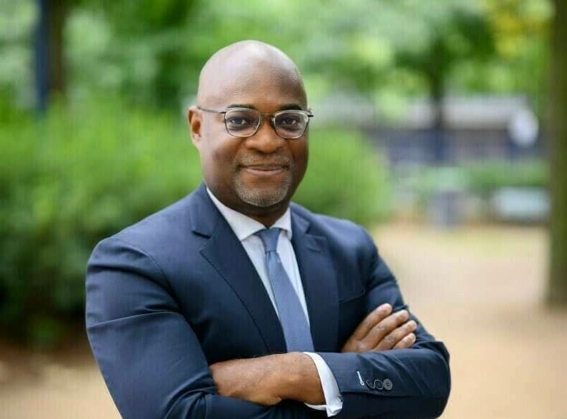 Photo de Christian Yoka, Ministre des finances, du budget et du portefeuille public